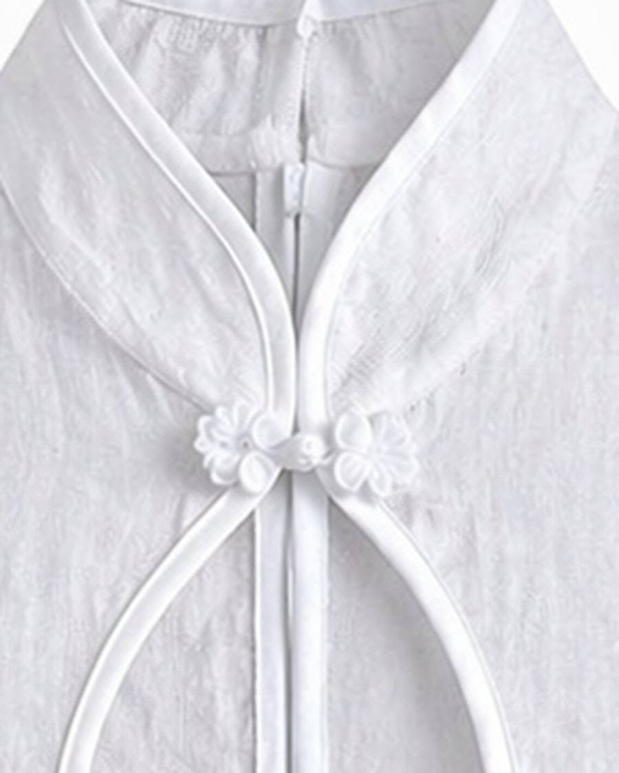 Yumeji Classic Linen Blouse, Sleeveless, collar and fastening in close up