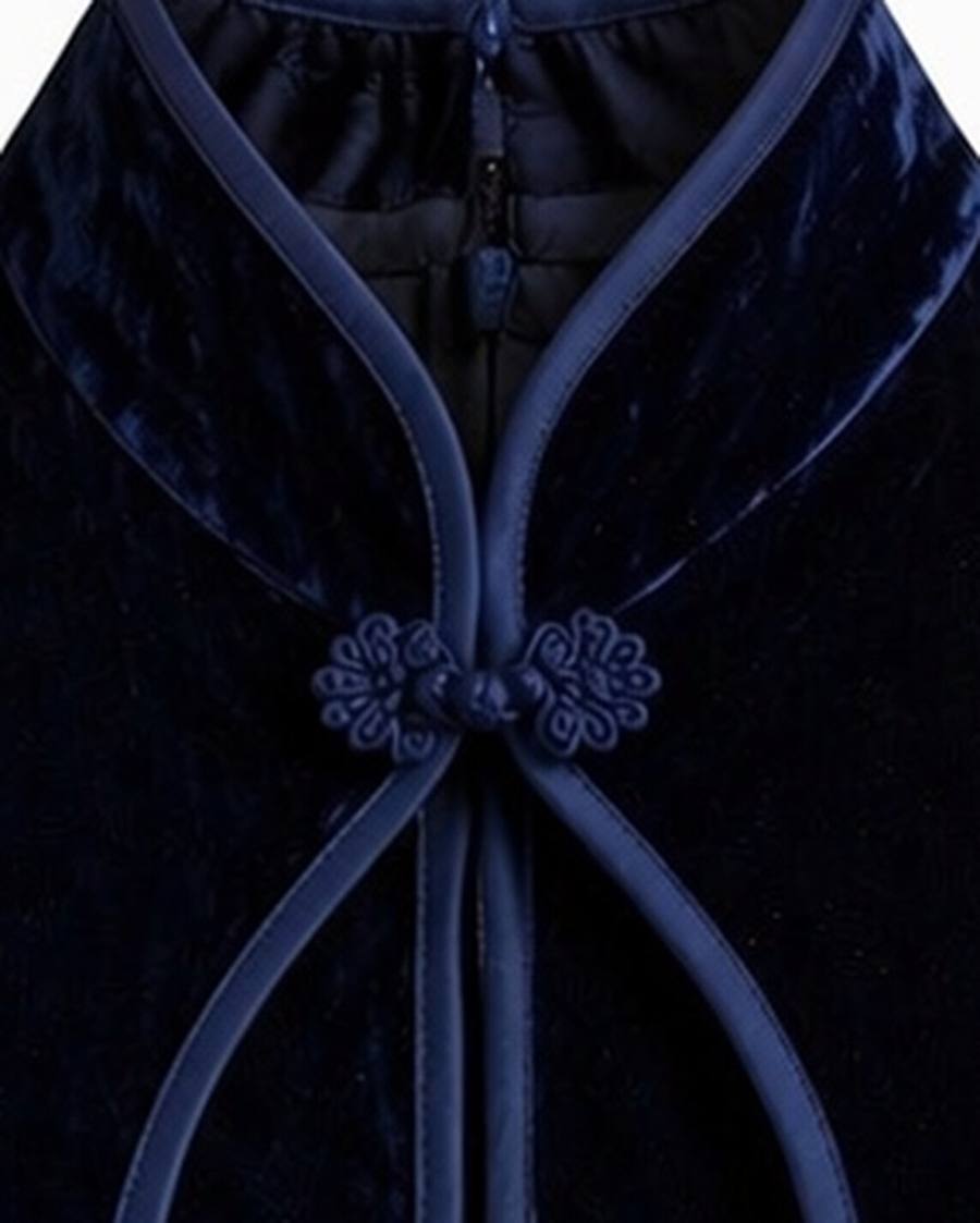 Yumeji Classic Velvet Blouse, Sleeveless, collar and fastening in close up