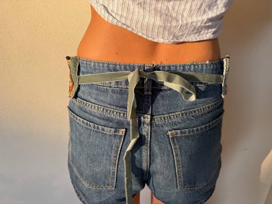 Freak Belt, Cortina